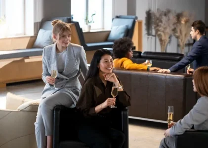 Când oaspeții devin o povară: Cum să vă impuneți limitele cu blândețe, dar fermitate