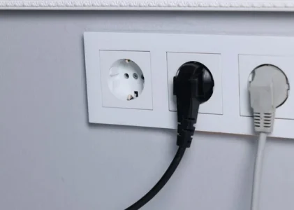 Ce aparate ar trebui scoase întotdeauna din priză înainte de a merge la culcare: electricienii au numit primele 7