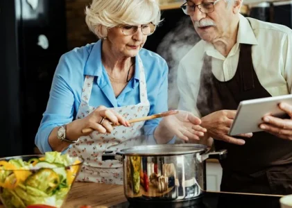 Ce mănâncă experții în longevitate: 5 alimente care vă ajută cu adevărat să trăiți mai mult