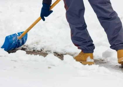 Cum să eliminați rapid gheața din apropierea casei: expertul a dezvăluit cel mai eficient mod