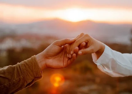 Cum să o întâlnești pe aleasa inimii tale: un profesor de la Harvard oferă 2 sfaturi