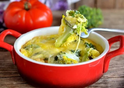 Familia ta va iubi această legumă: rețeta perfectă pentru broccoli crocant și brânză în 10 minute