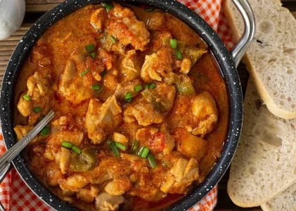 Goulash de file de pui: rețetă simplă