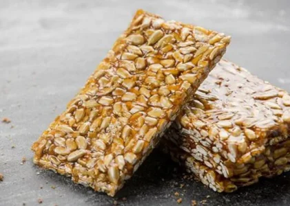 Un adevărat gust al copilăriei: kozinaki crocante din trei ingrediente